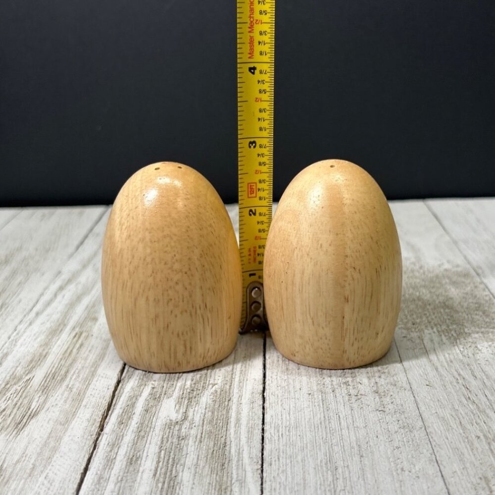 Vintage Wooden Salt and Pepper Shakers Oval Shaped Table Kitchen Decor - Picture 4 of 5